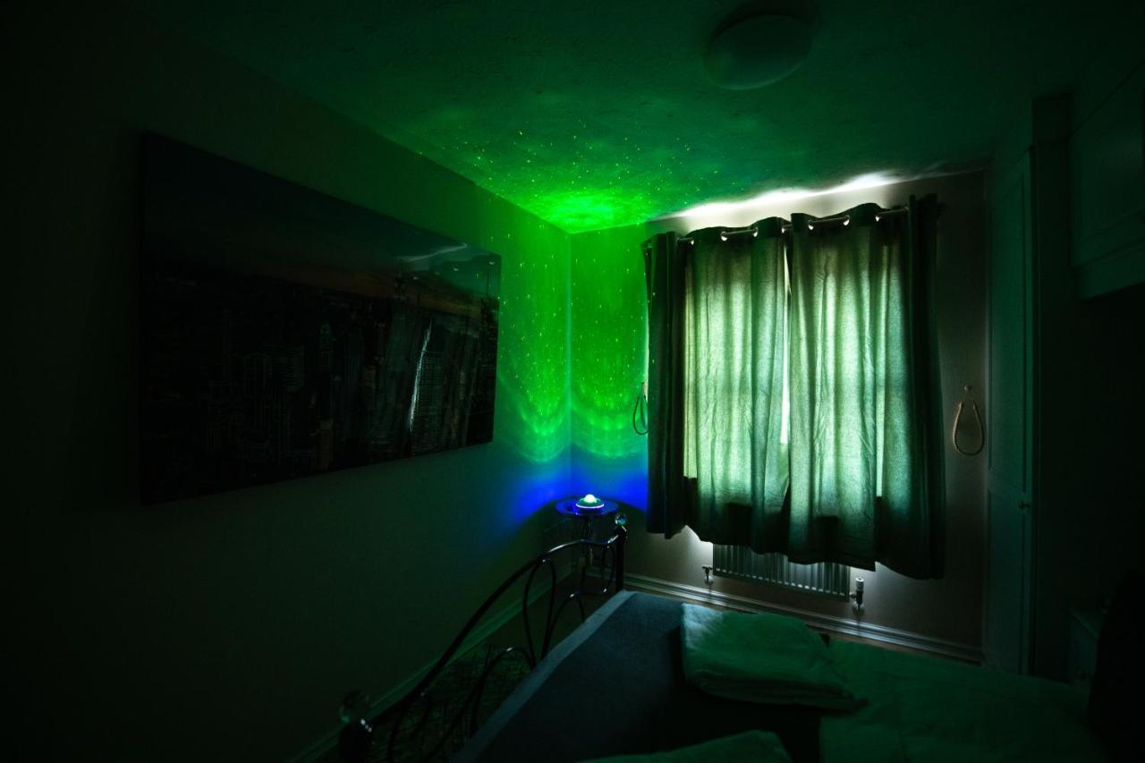 Escape The Matrix - 2 Bed Flat In City Centre With Free Parking Southampton Zewnętrze zdjęcie