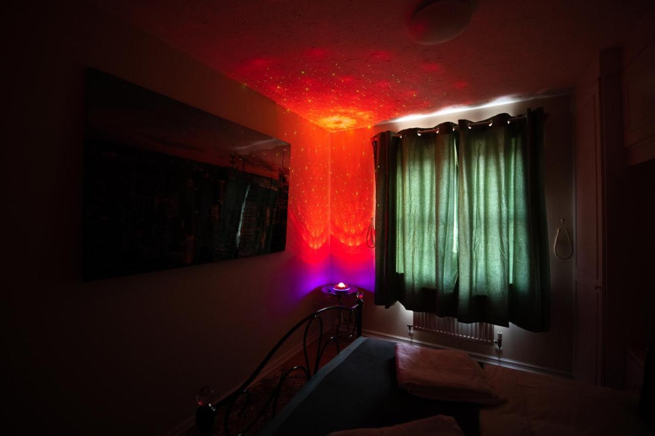 Escape The Matrix - 2 Bed Flat In City Centre With Free Parking Southampton Zewnętrze zdjęcie